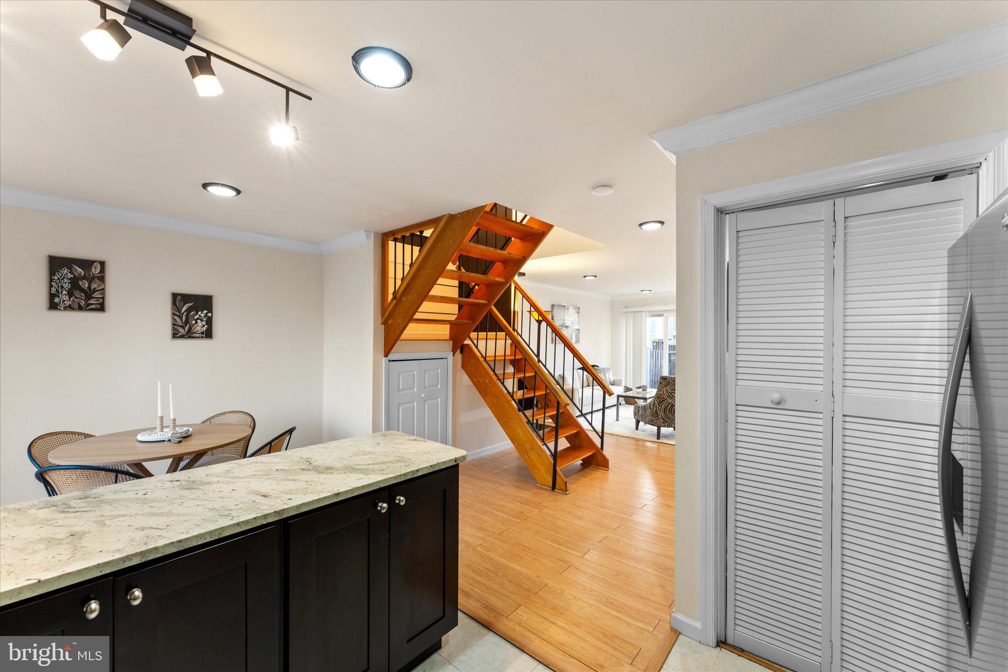 RESTON - Residential