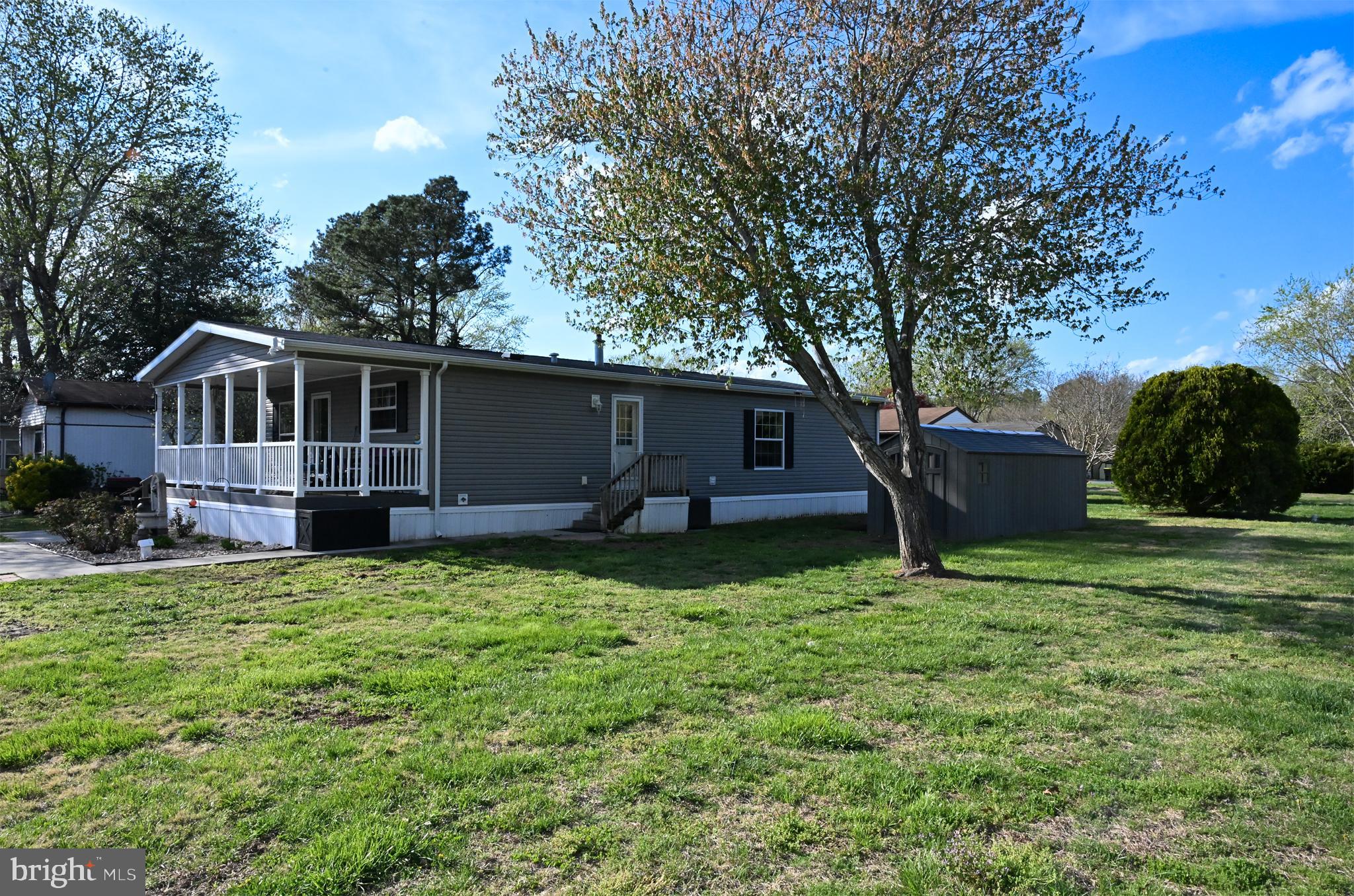 ANGOLA BEACH - Residential