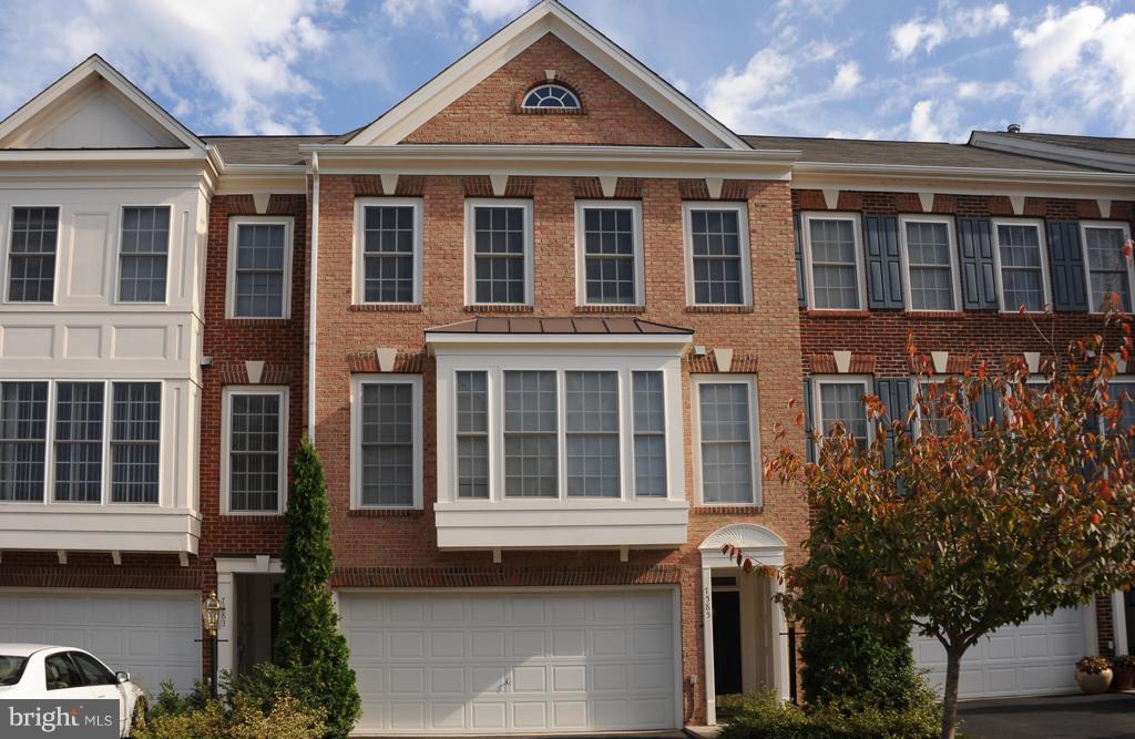 GROVE AT HUNTLEY MEADOWS - Residential Lease