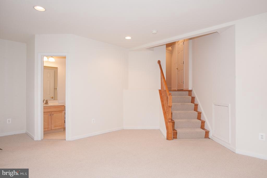 GROVE AT HUNTLEY MEADOWS - Residential Lease