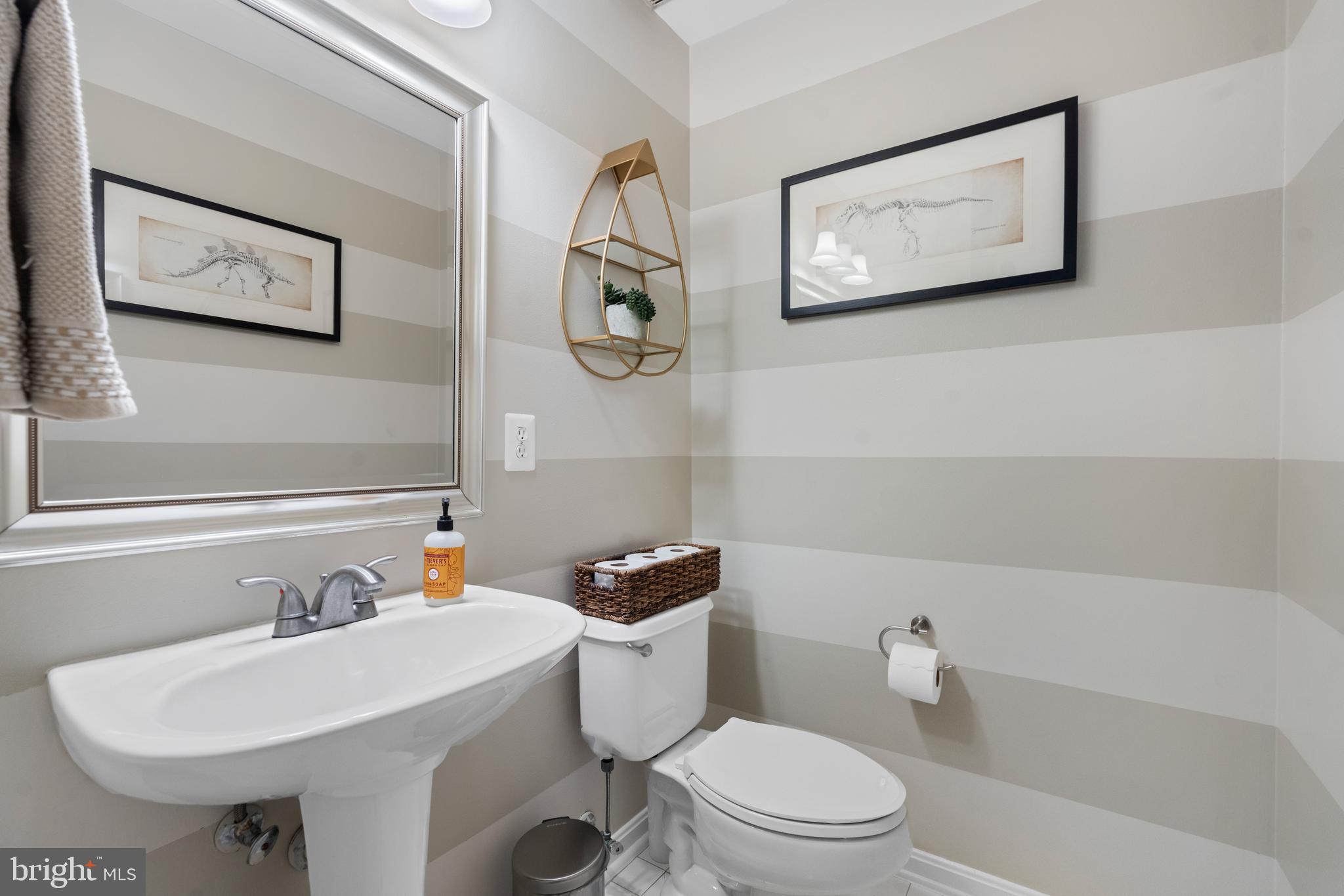 LOUDOUN PARKWAY CENTER - Residential