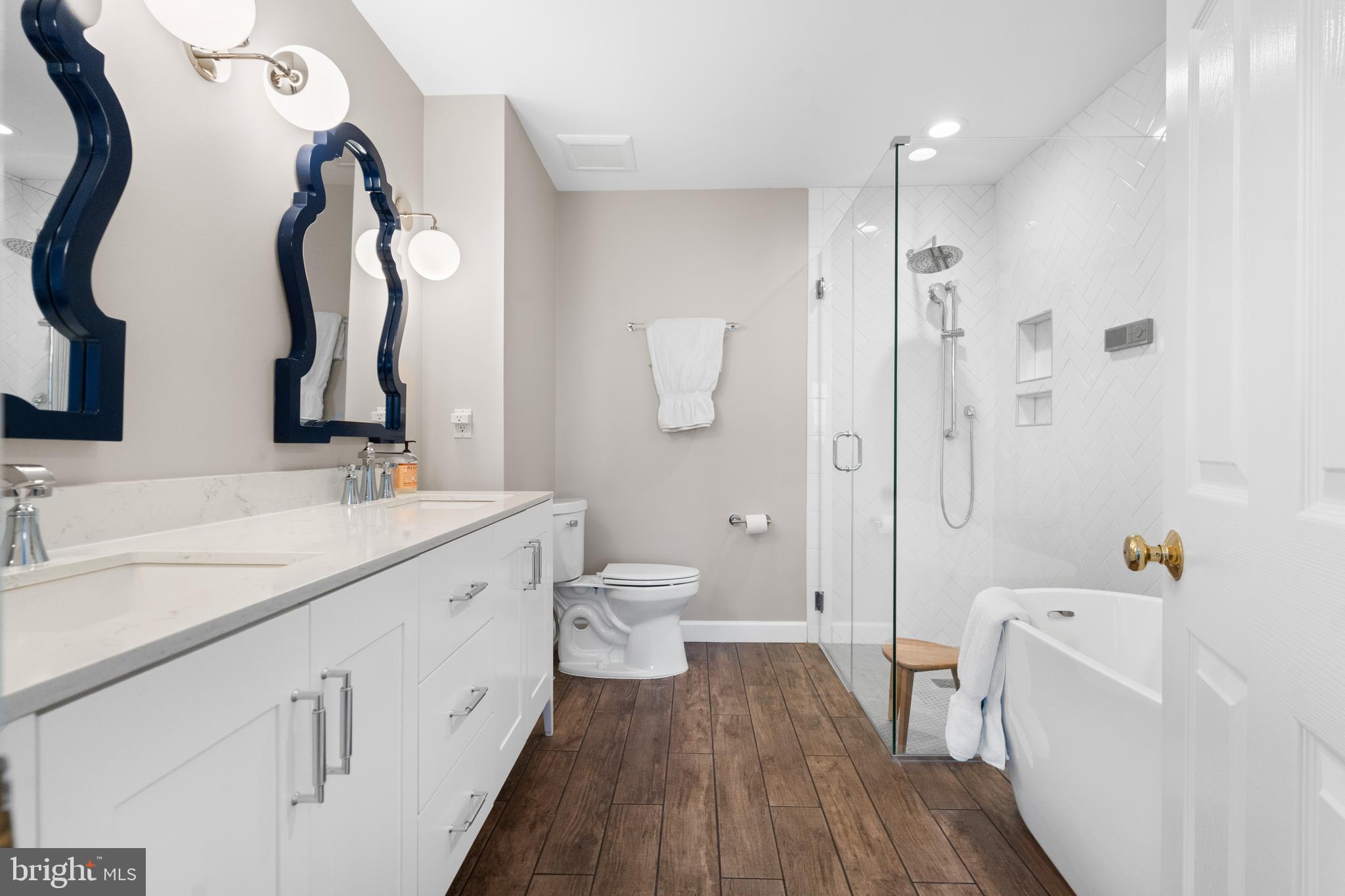 LOUDOUN PARKWAY CENTER - Residential