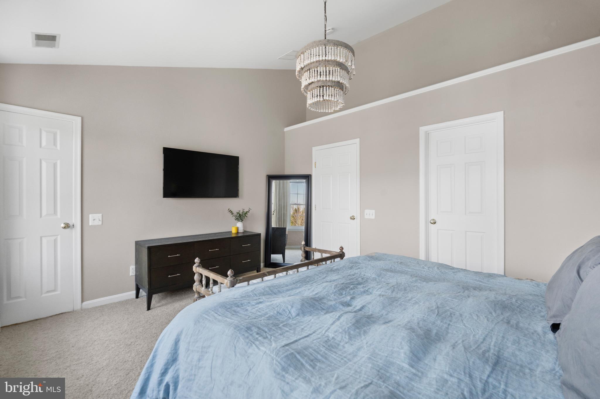 LOUDOUN PARKWAY CENTER - Residential