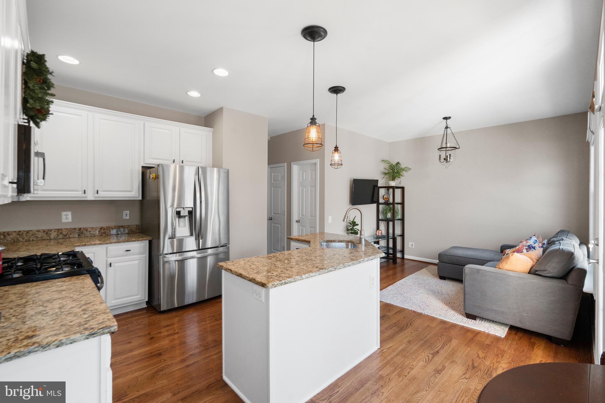 LOUDOUN PARKWAY CENTER - Residential