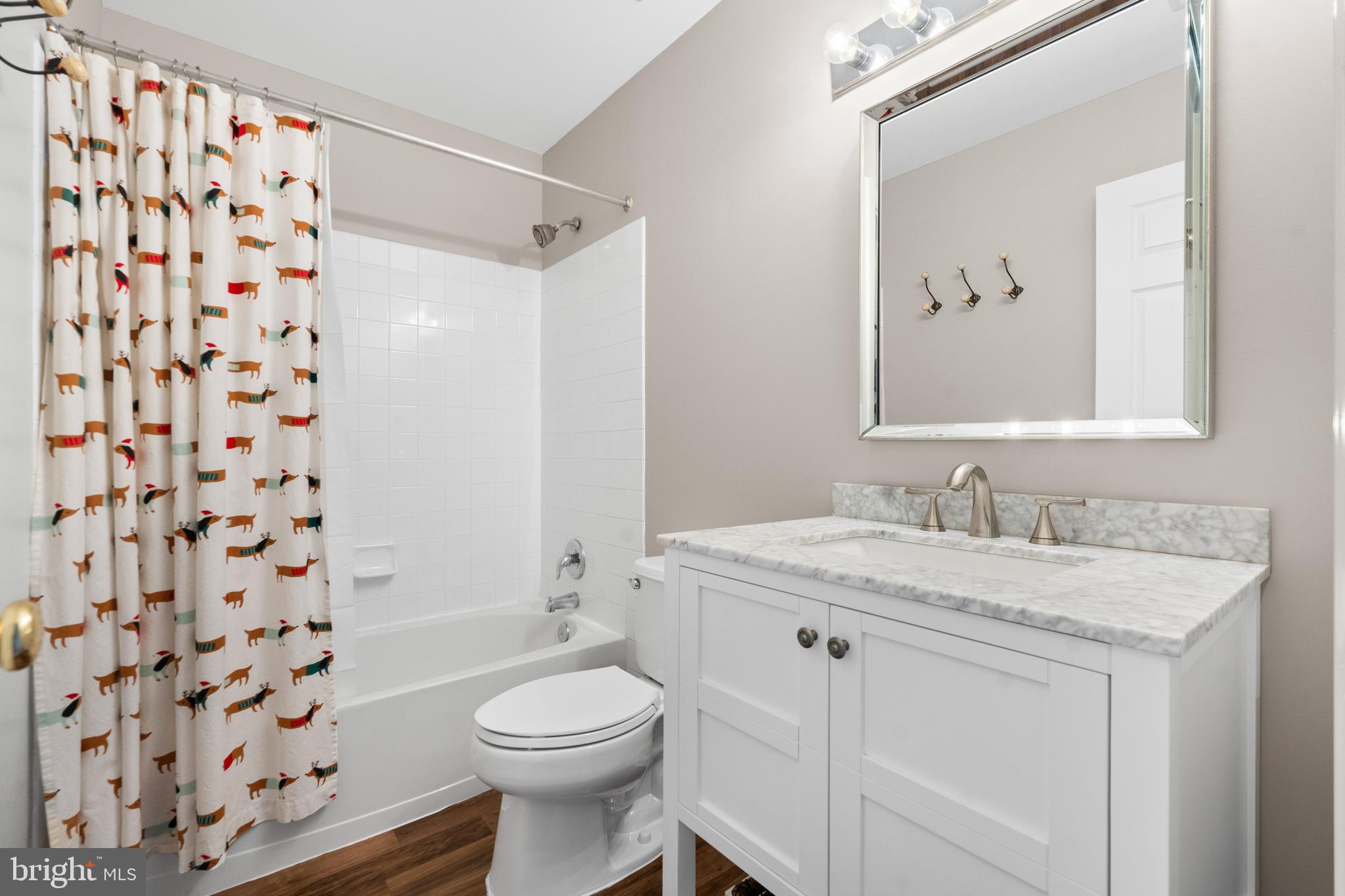 LOUDOUN PARKWAY CENTER - Residential