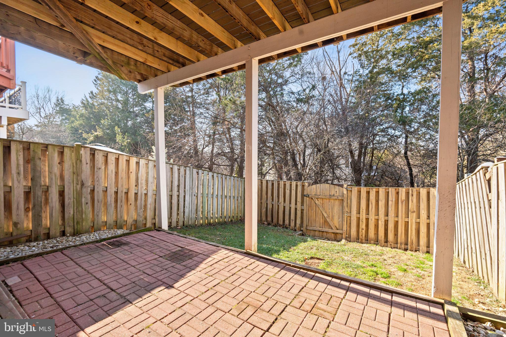 LOUDOUN PARKWAY CENTER - Residential
