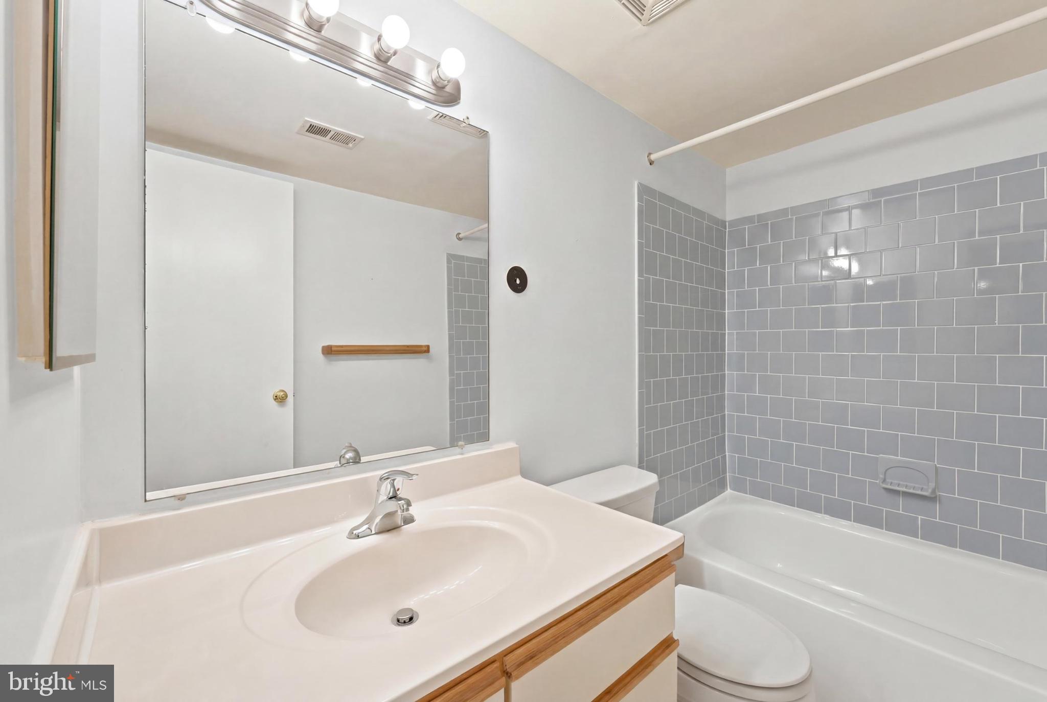 TREOVER CONDOMINIUM - Residential