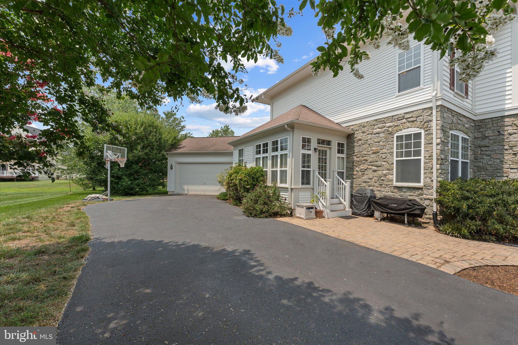 VINT HILL - Residential