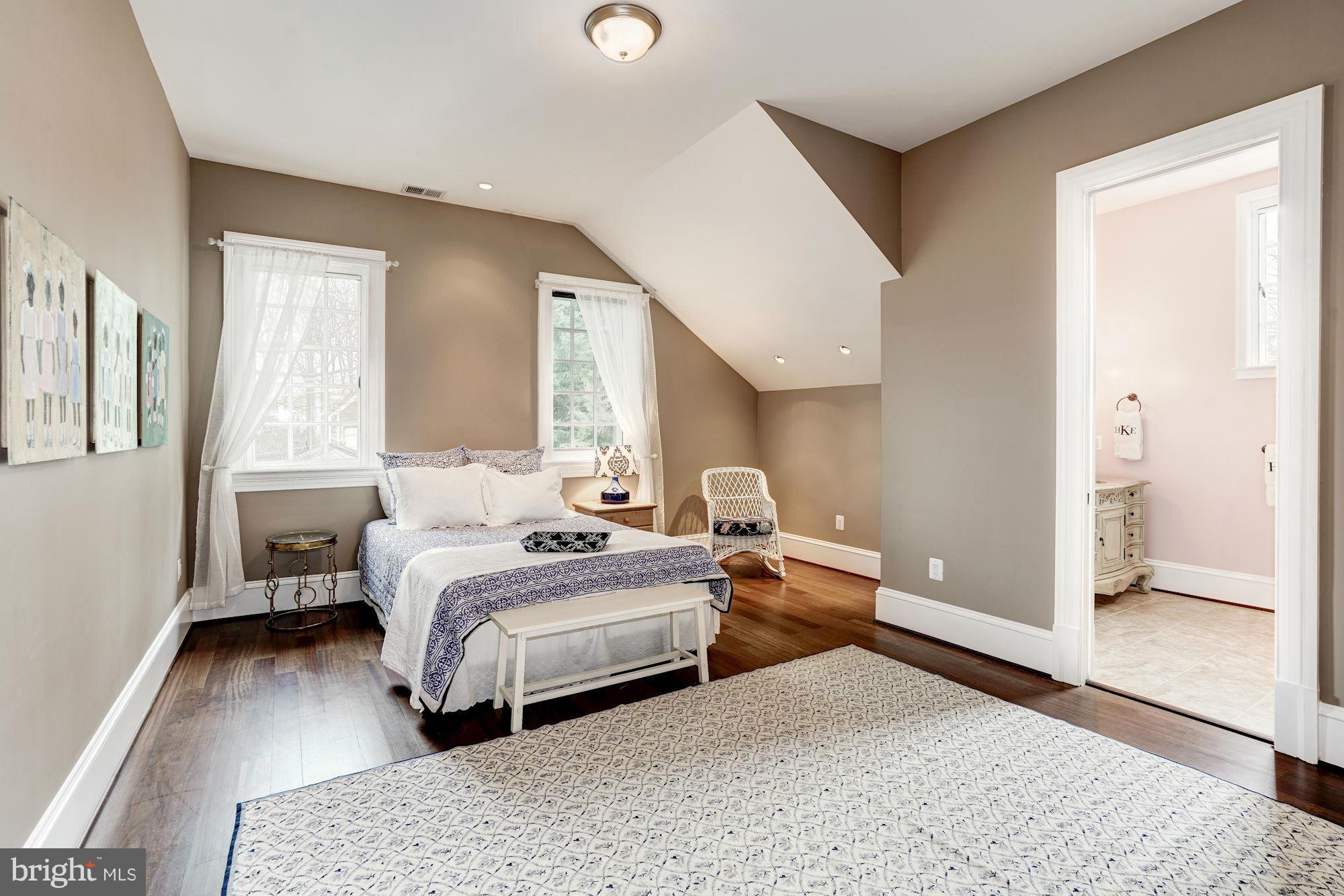 BERKSHIRE OAKWOOD - Residential