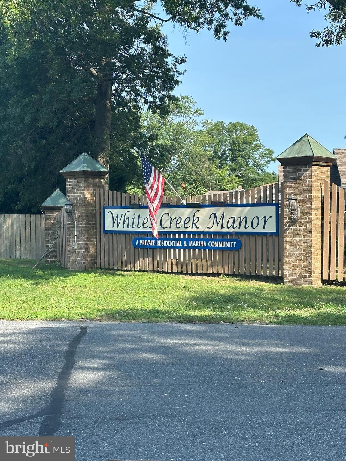 WHITES CREEK MANOR - Residential