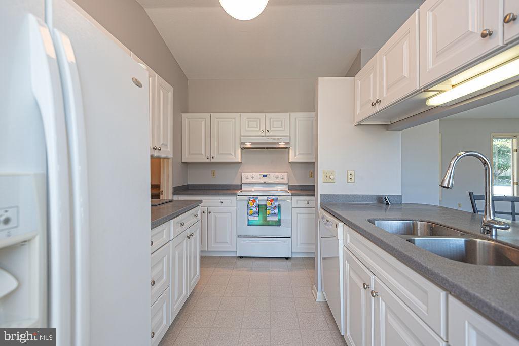 WHITES CREEK MANOR - Residential