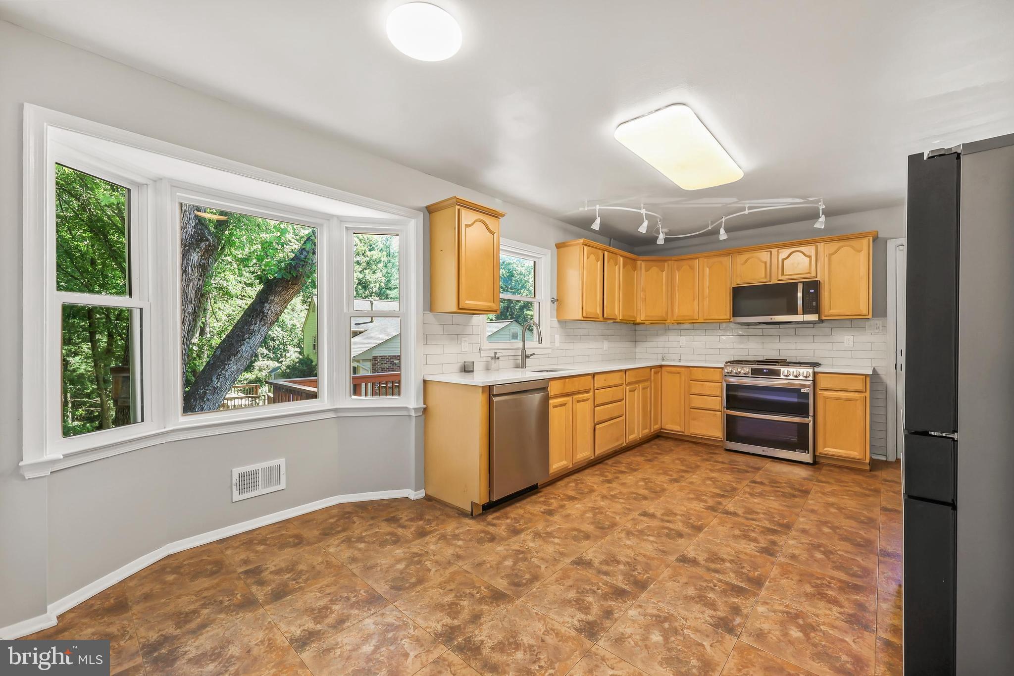 LAKE RIDGE - Residential