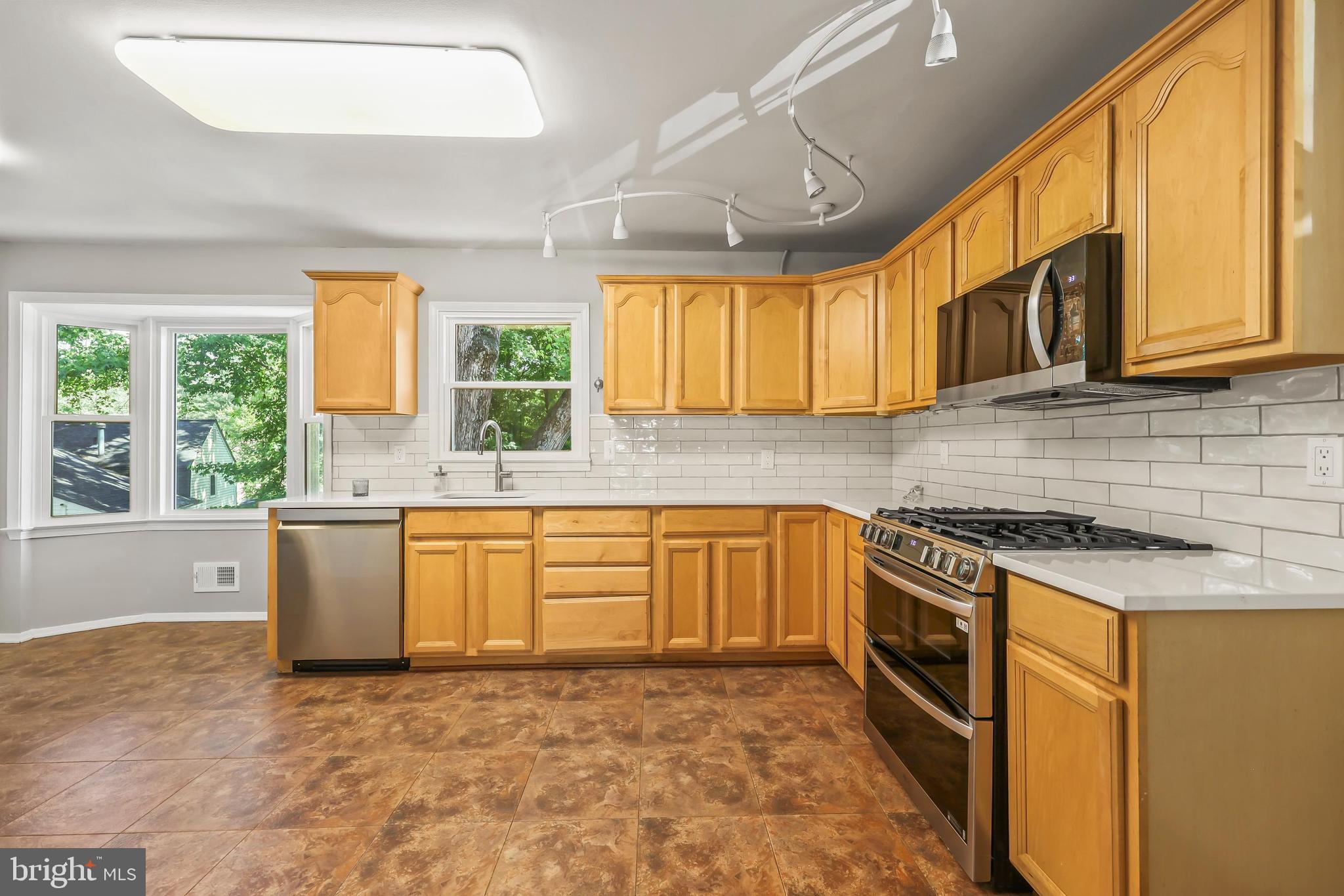 LAKE RIDGE - Residential