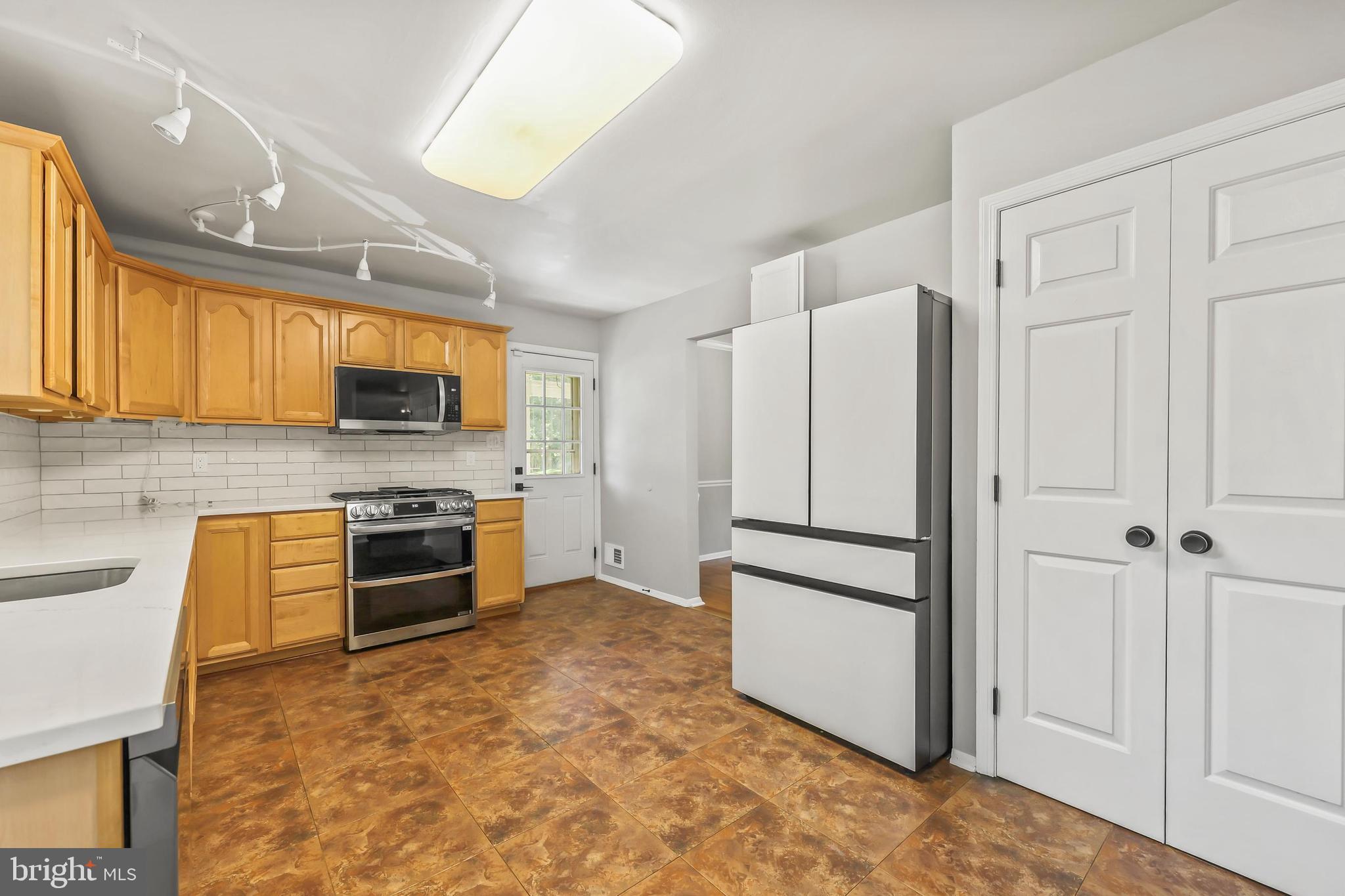 LAKE RIDGE - Residential
