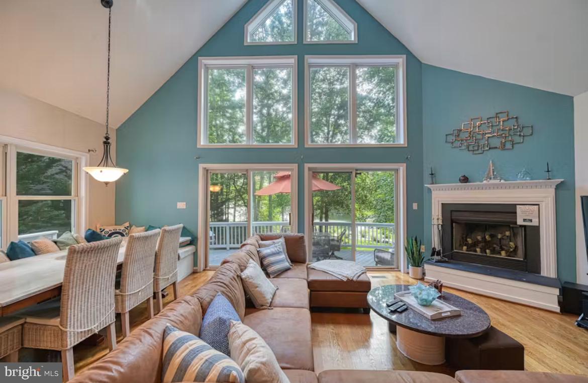FOXWOOD MANOR - Residential