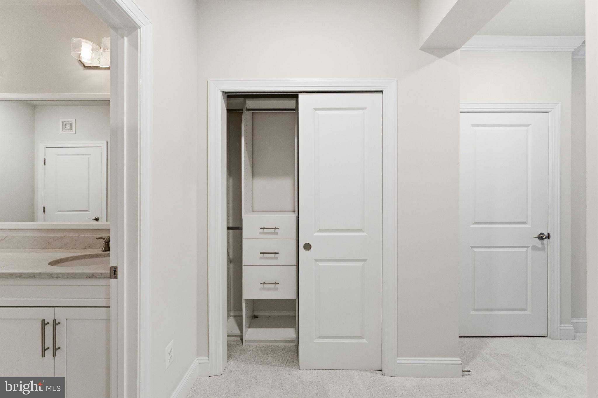 REGENCY AT ASHBURN - Residential