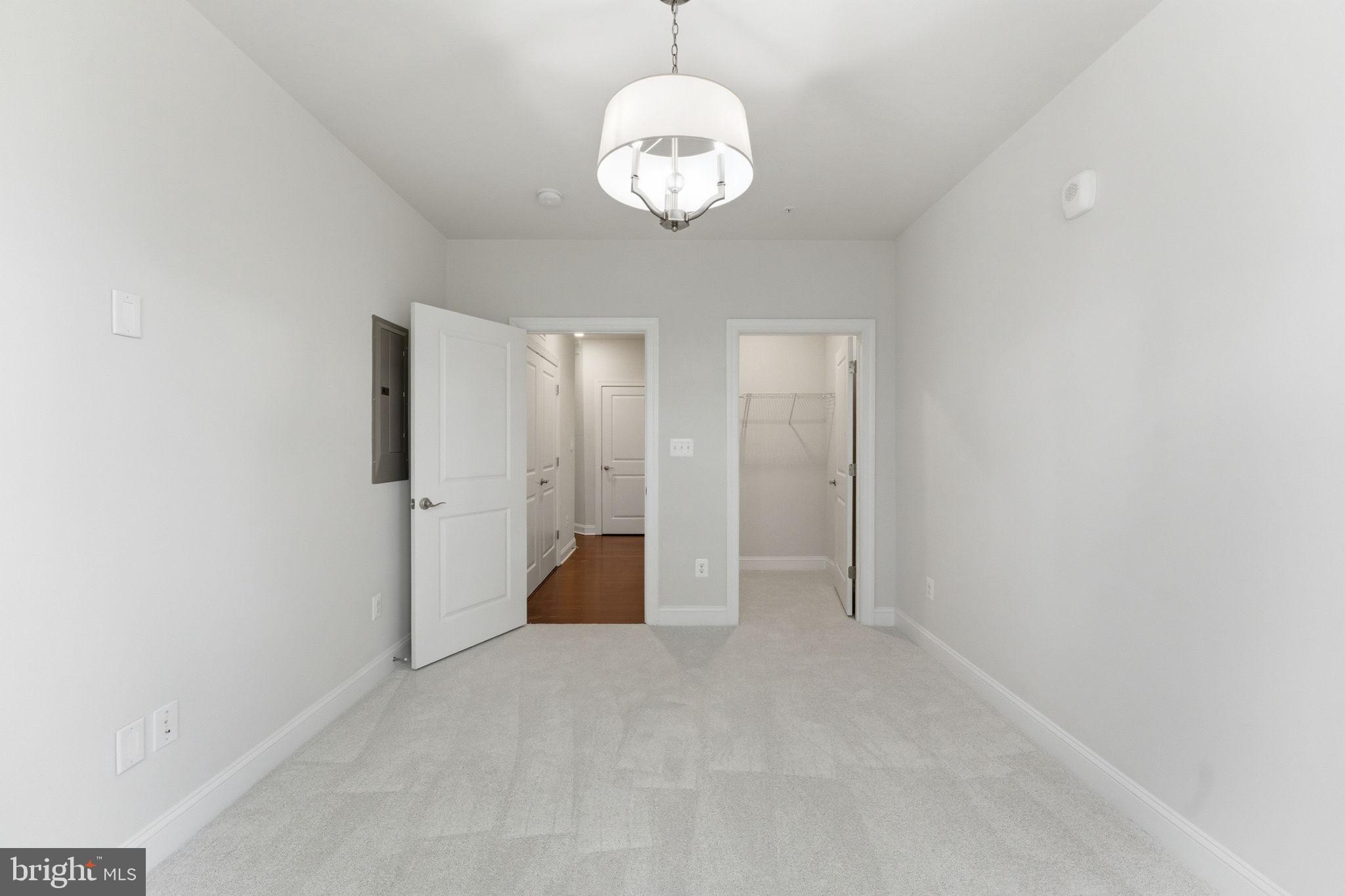 REGENCY AT ASHBURN - Residential