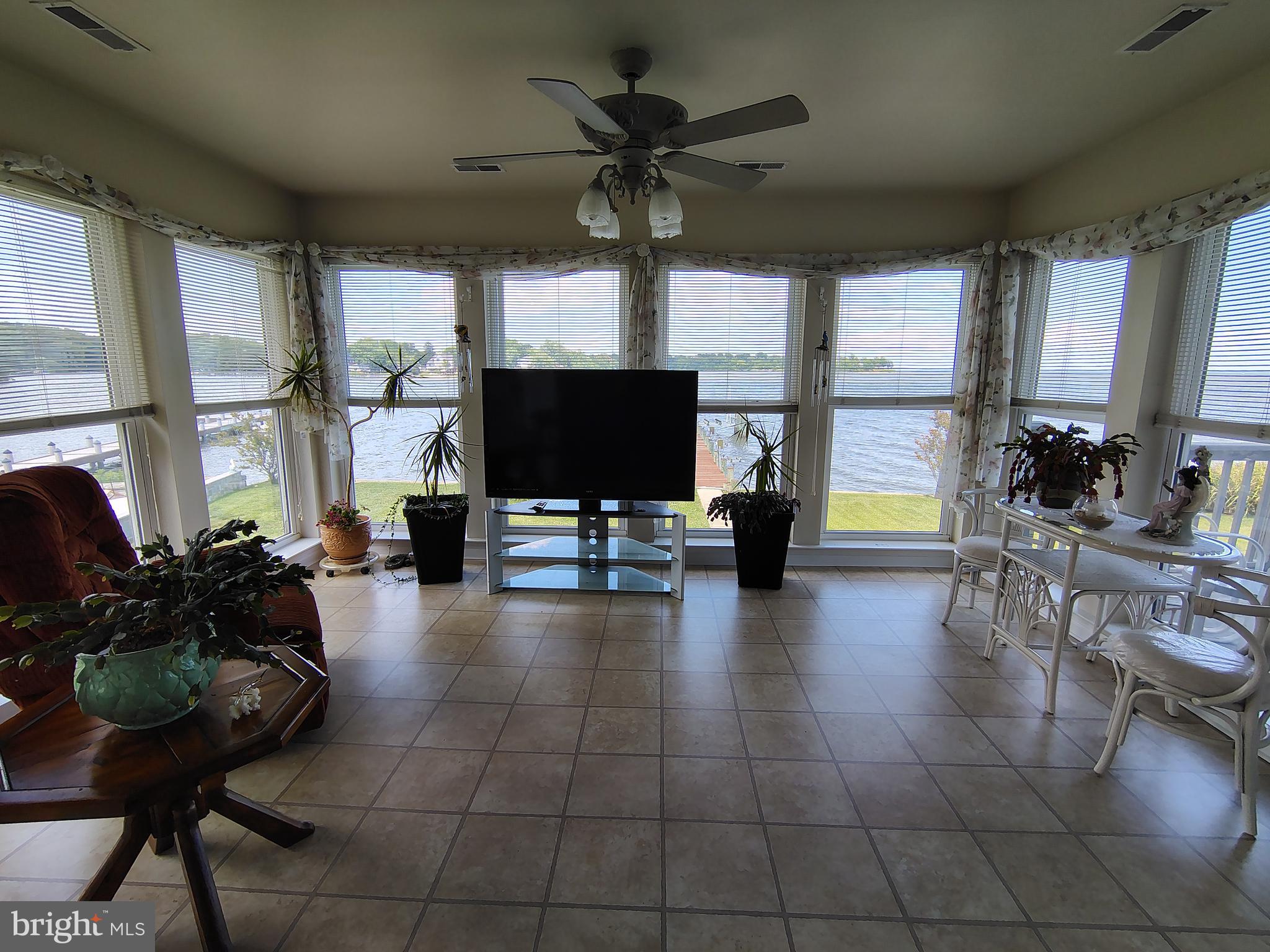 HOLLY NECK - Residential