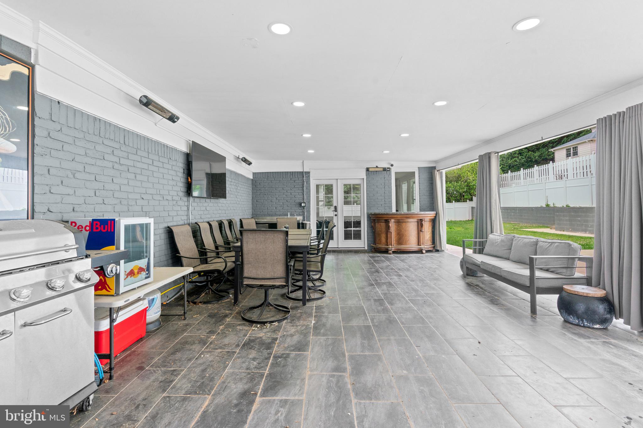 FOX HILLS - Residential