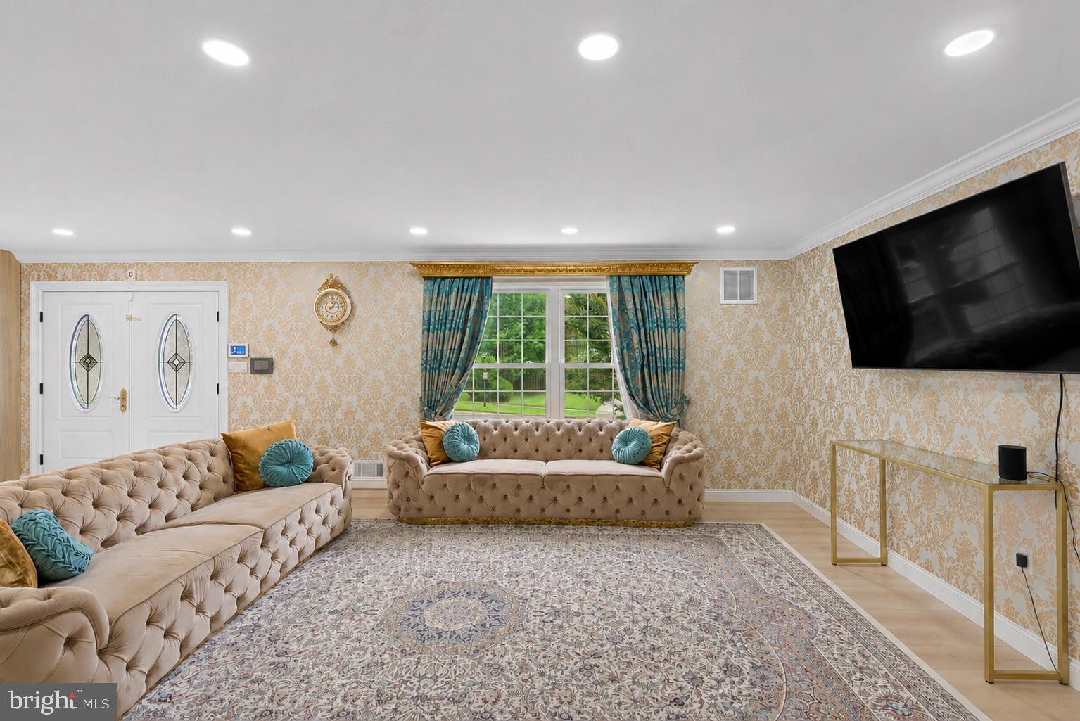 FOX HILLS - Residential