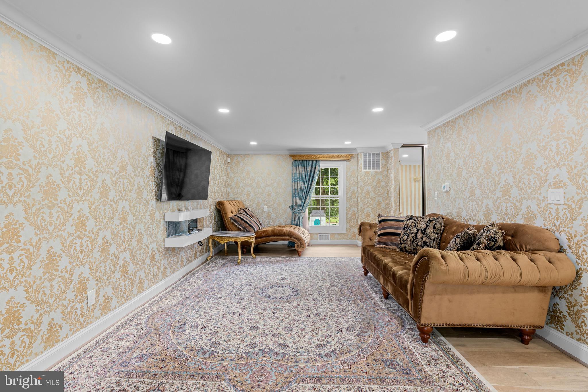 FOX HILLS - Residential