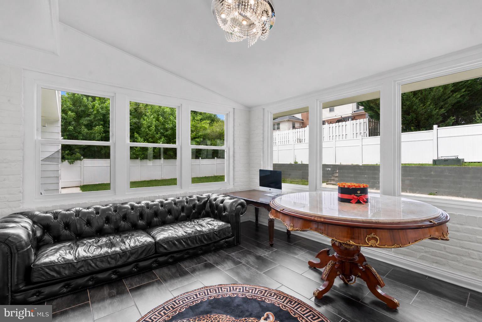 FOX HILLS - Residential
