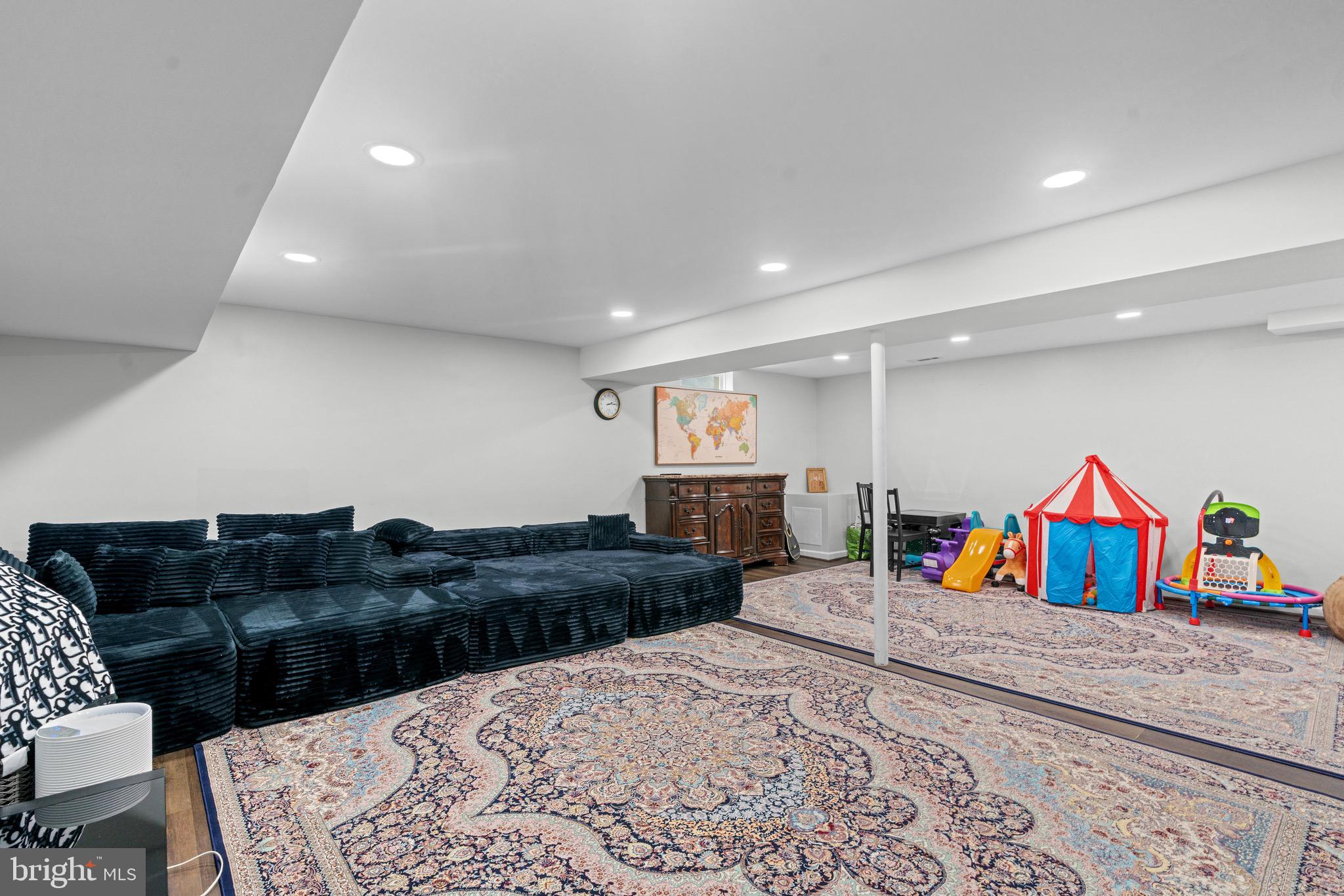 FOX HILLS - Residential