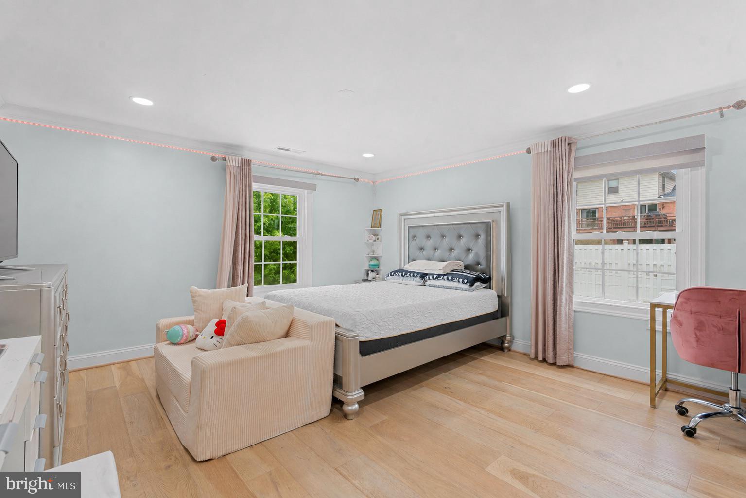 FOX HILLS - Residential