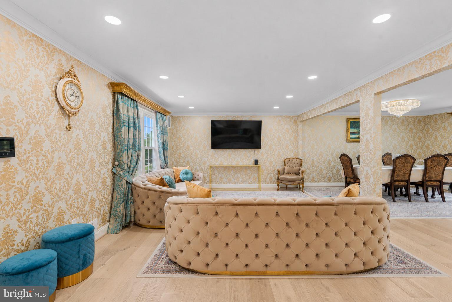FOX HILLS - Residential