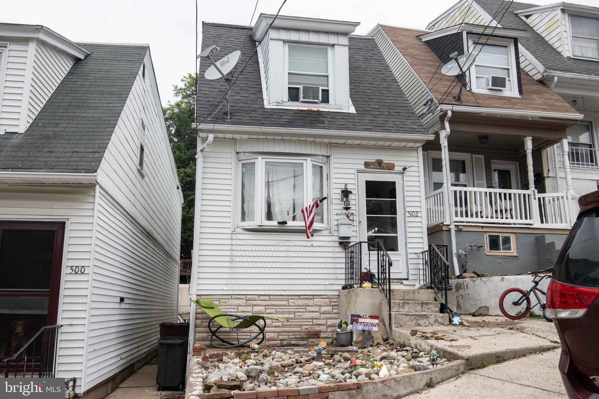 3 Bedroom, 1 Bath Home w/ Garage in Pottsville PA.  Sale includes 2 parcels.  Currently tenant occupied. Close to the downtown and Alvernia Collegetowne campus. Close to Route 61 for easy travel. Less than 3 hours from NYC and Philly. Call for details!