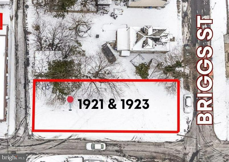 Vacant lot for sale! This opportunity offers not one but four adjacent lots that can be purchased together This lot is also being sold with the church behind it as a packaged deal.