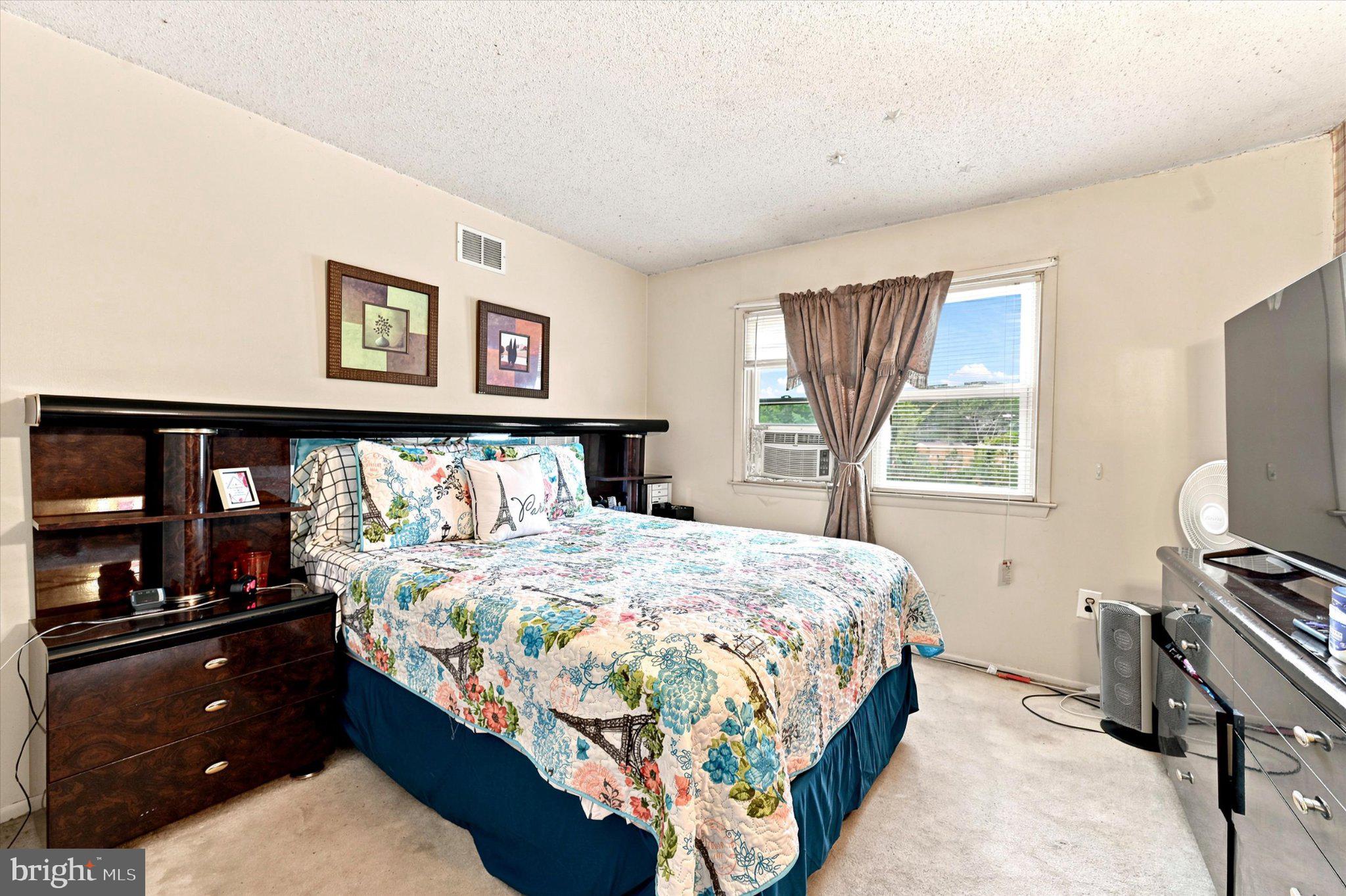 CHRISTIANA VILLAGE - Residential