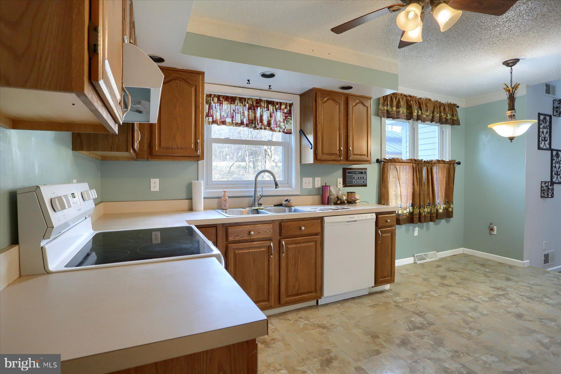 MOUNTAIN VIEW ESTATES - Residential