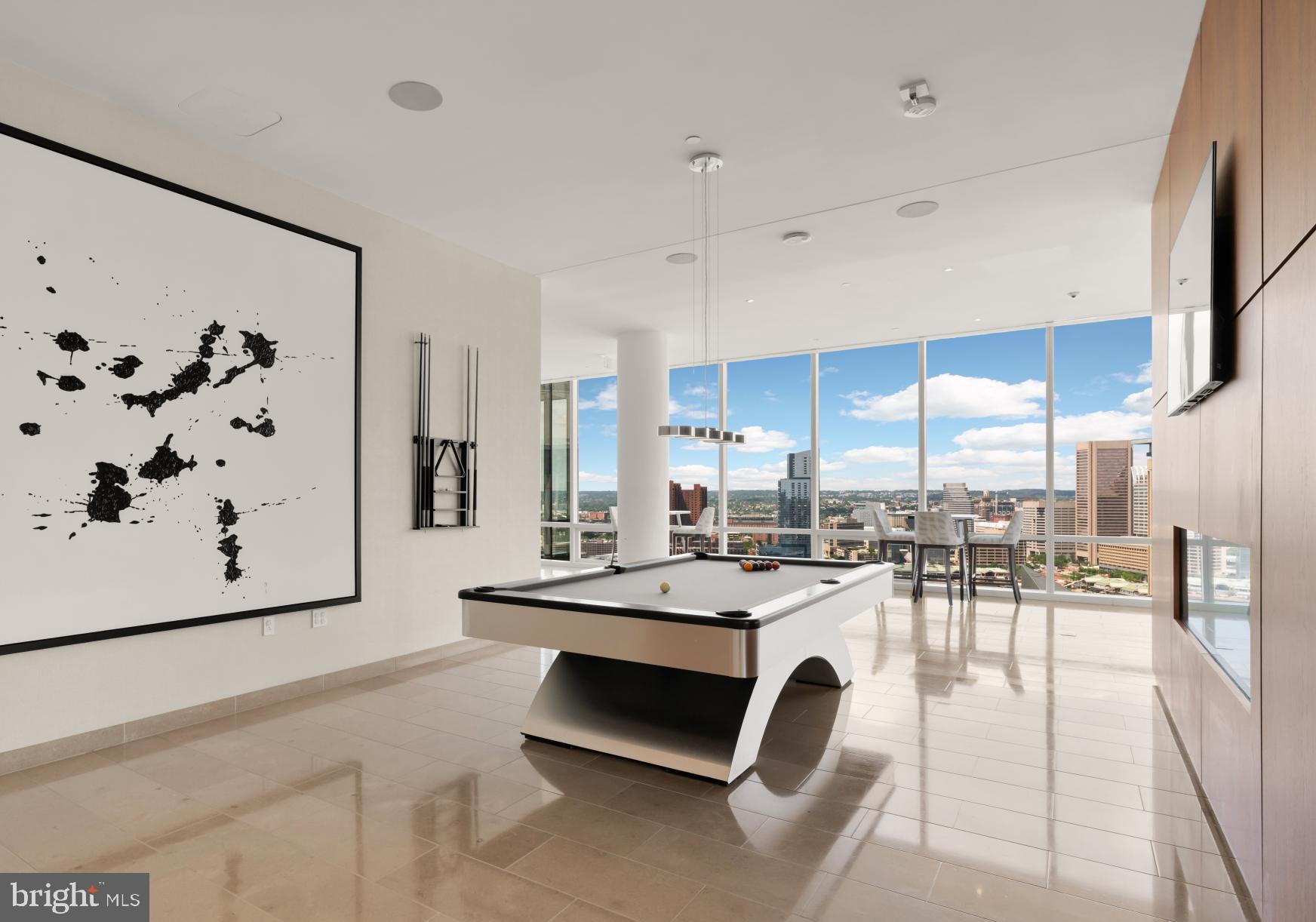 FOUR SEASONS PRIVATE RESIDENCES - Residential