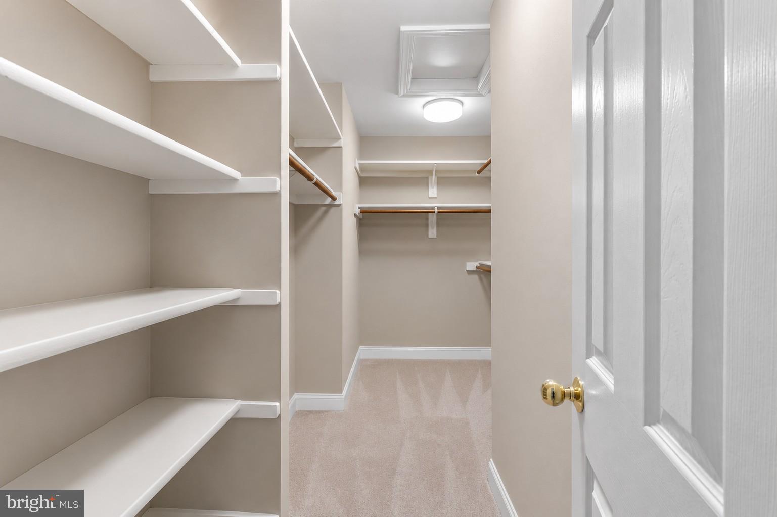 SHELTER LAKES - Residential