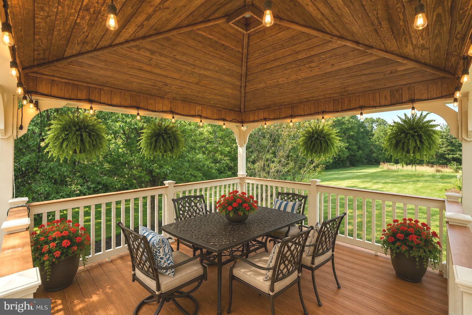 SHELTER LAKES - Residential