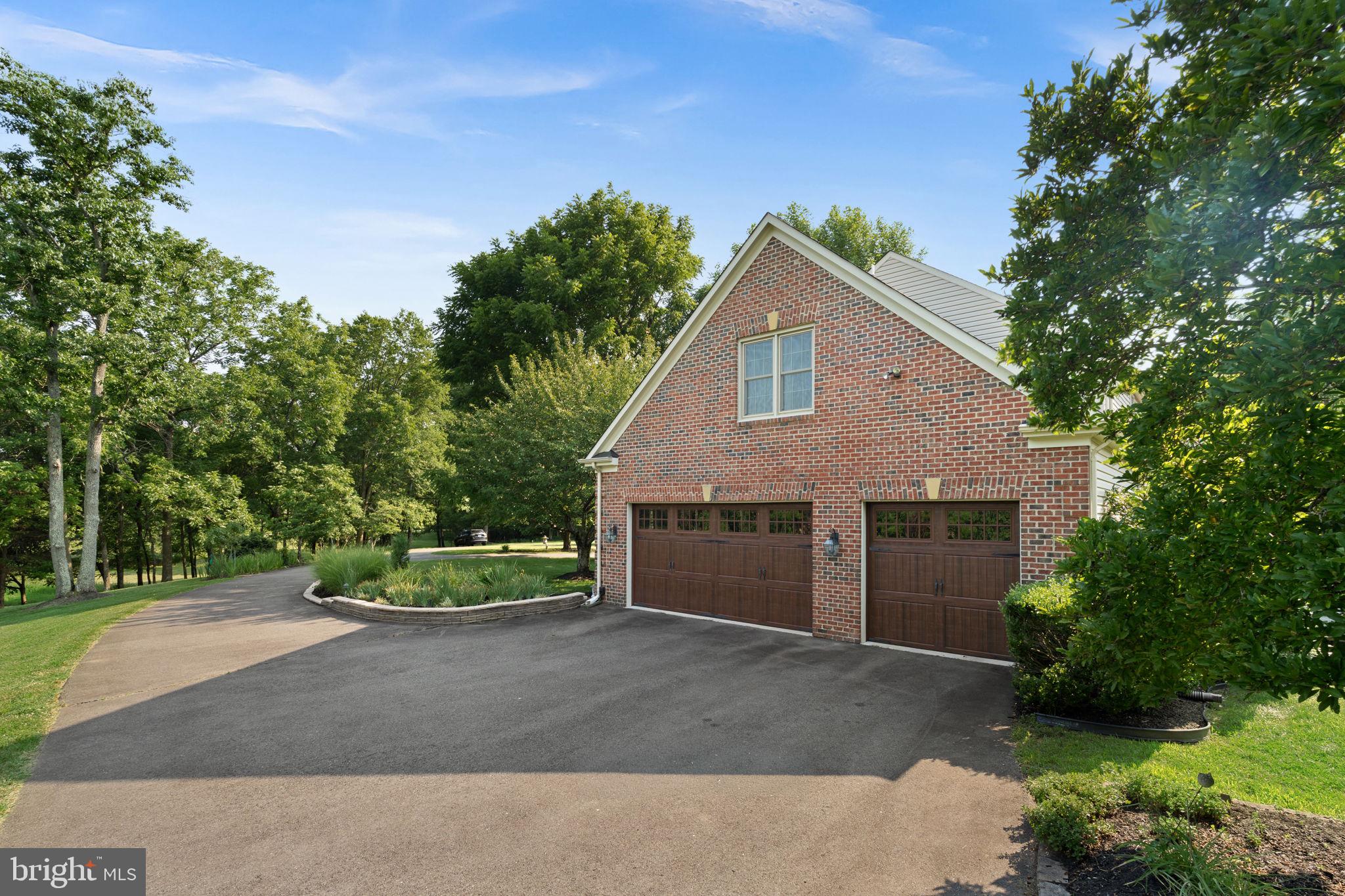 SHELTER LAKES - Residential