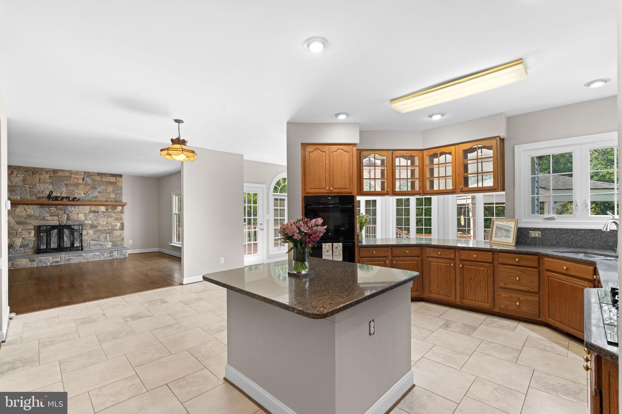 SHELTER LAKES - Residential