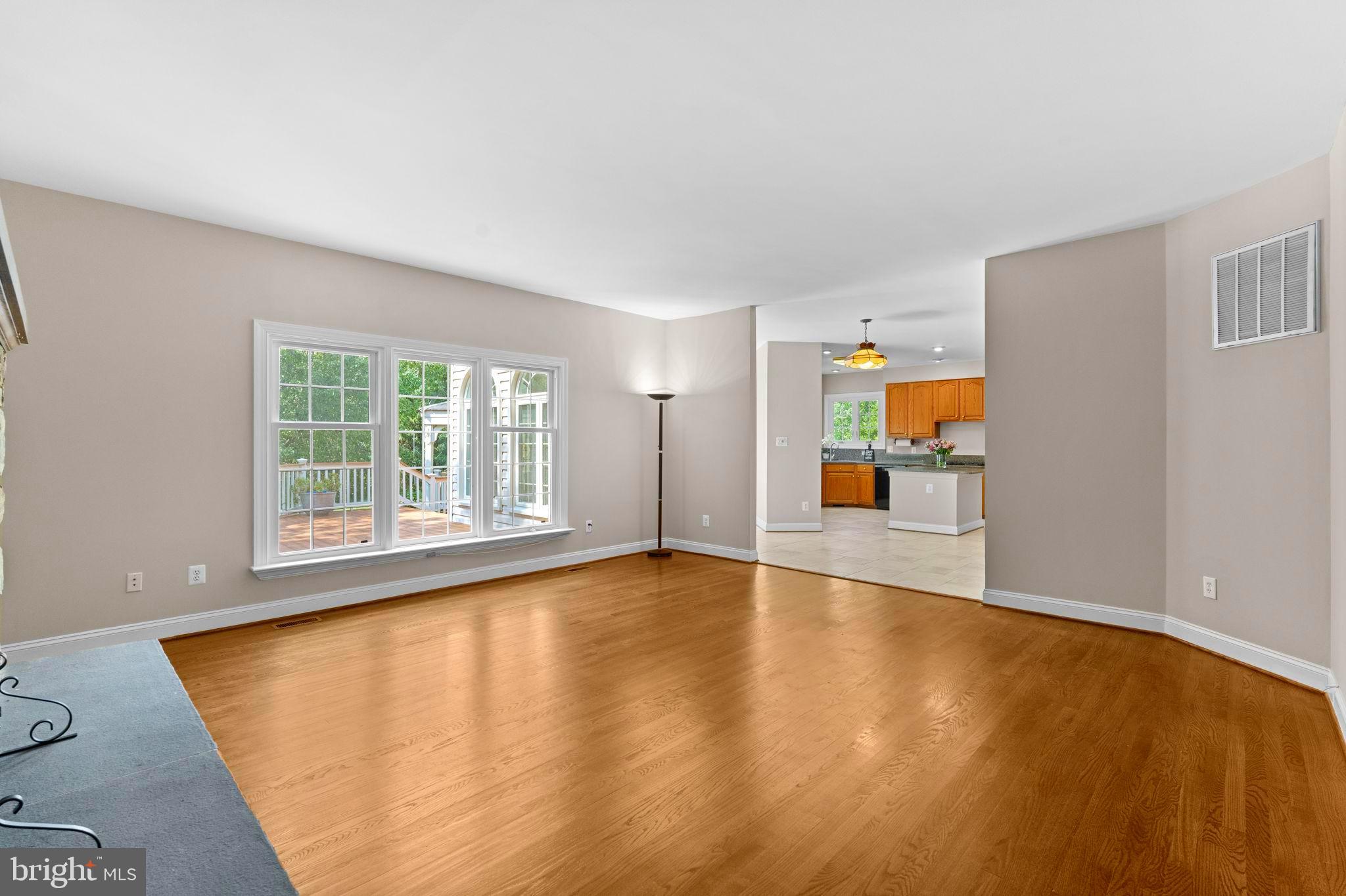 SHELTER LAKES - Residential