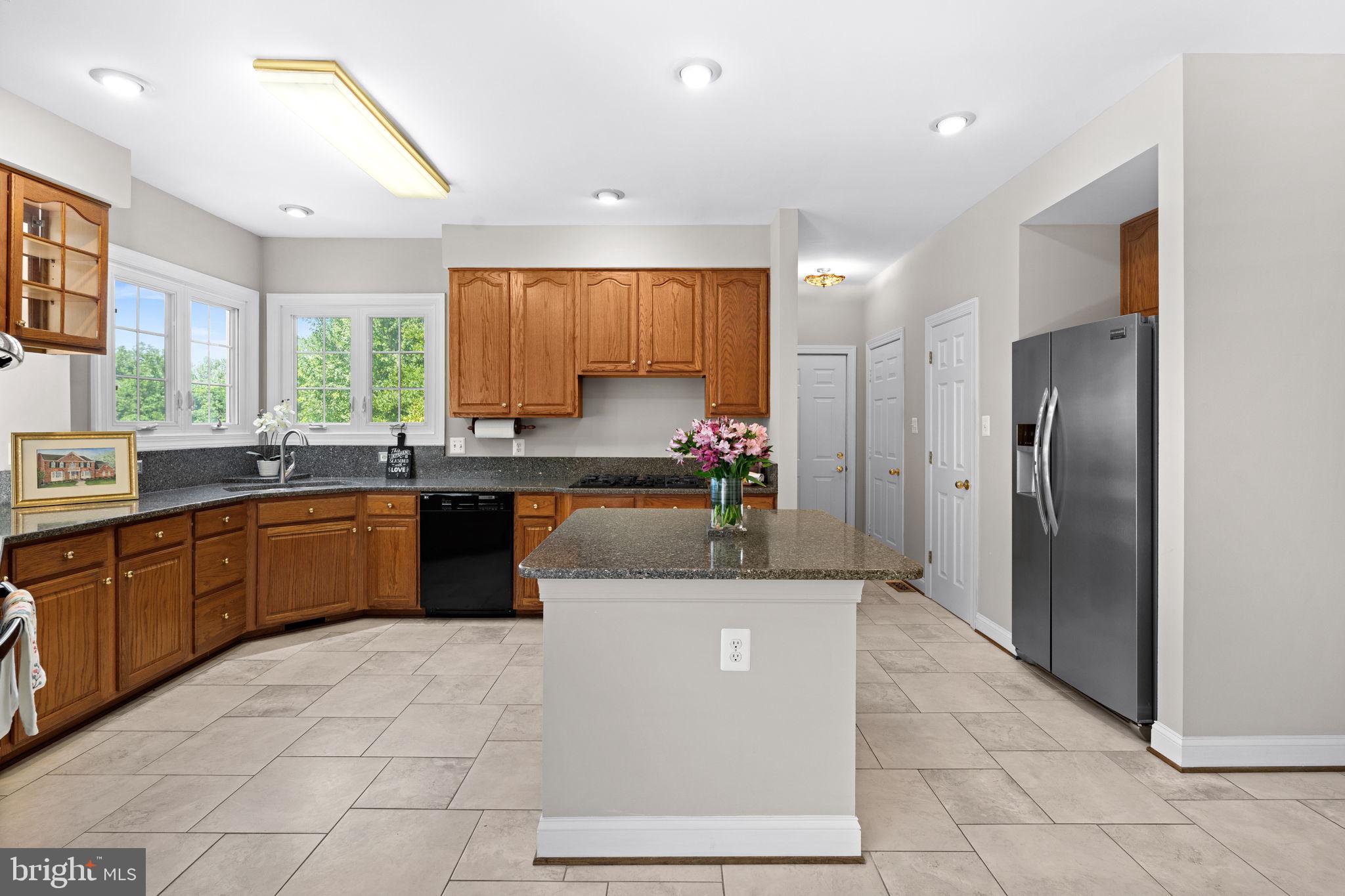 SHELTER LAKES - Residential