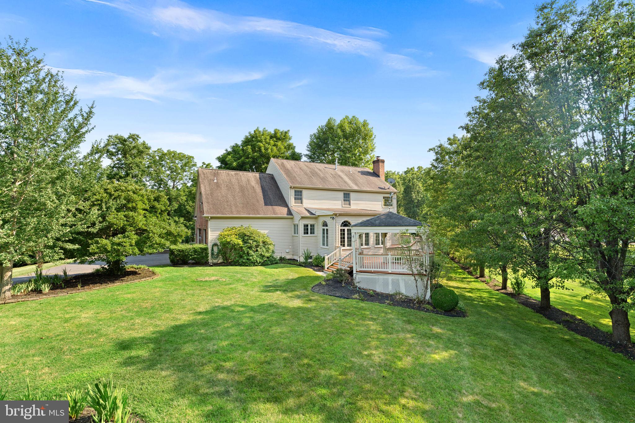 SHELTER LAKES - Residential