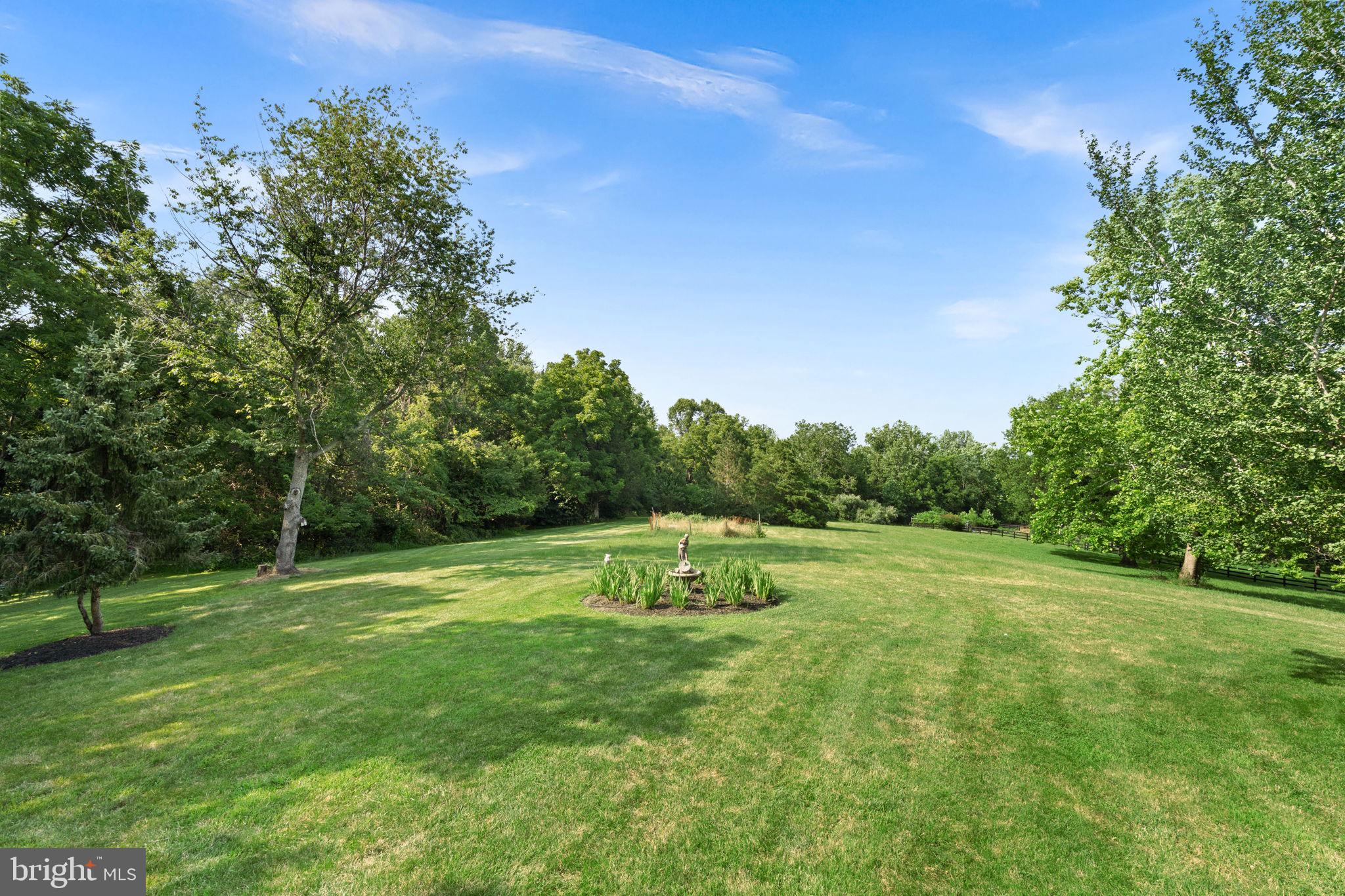SHELTER LAKES - Residential