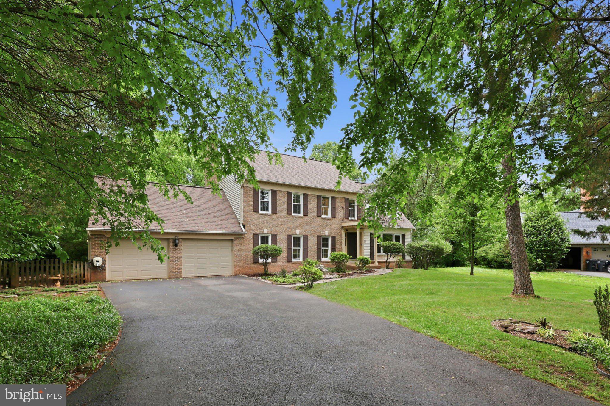 HOLLY KNOLL - Residential