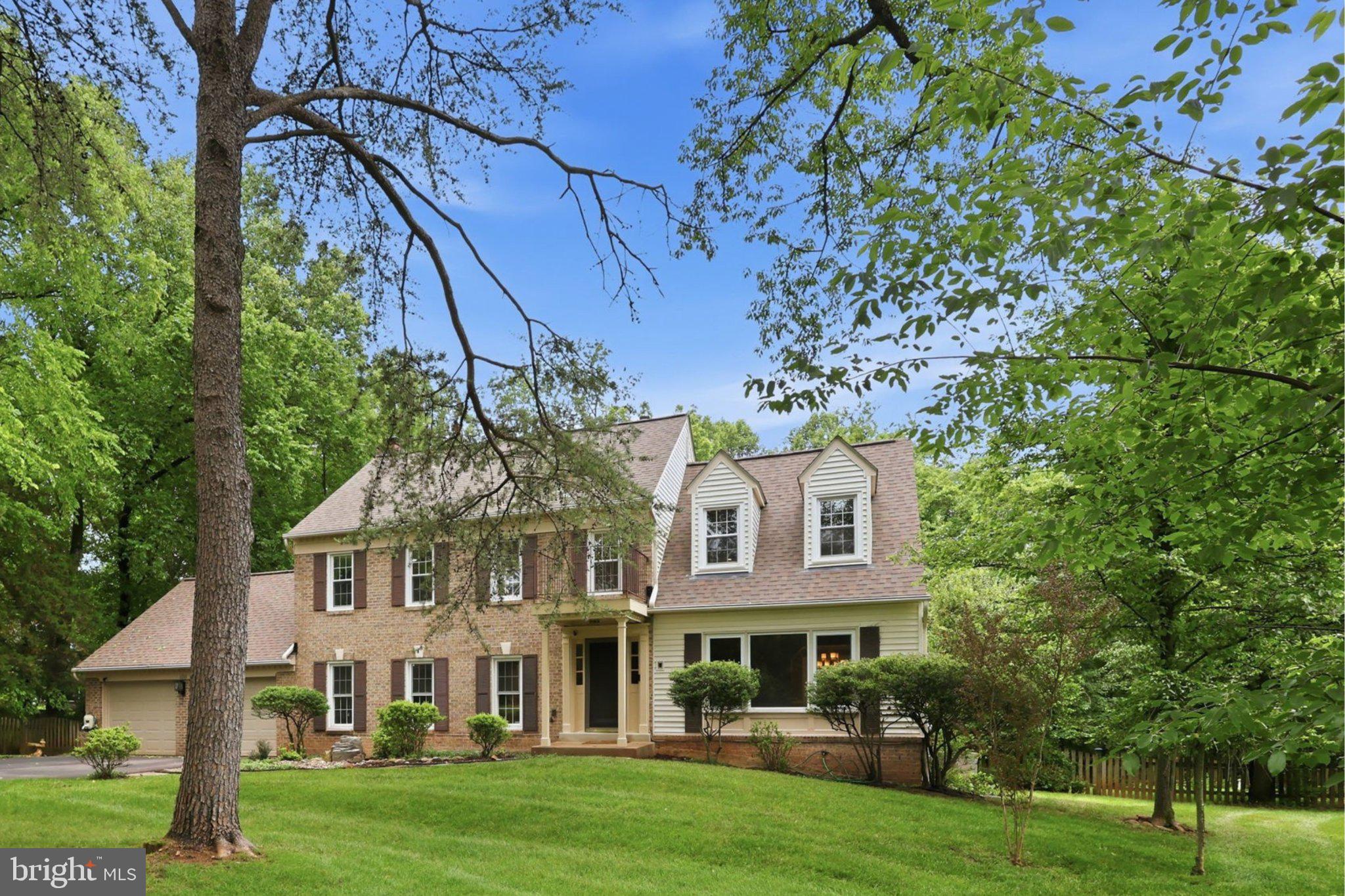 HOLLY KNOLL - Residential