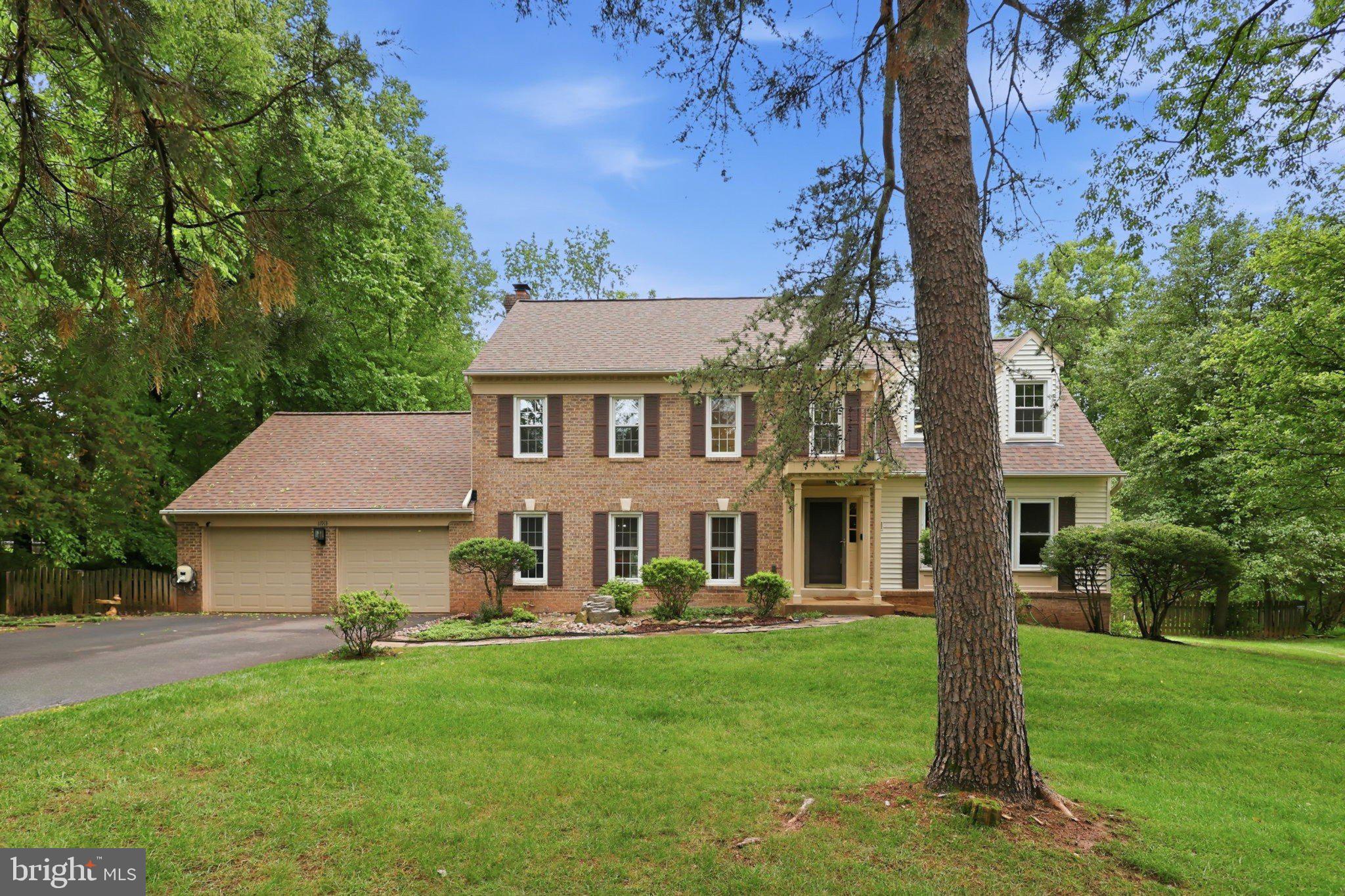 HOLLY KNOLL - Residential