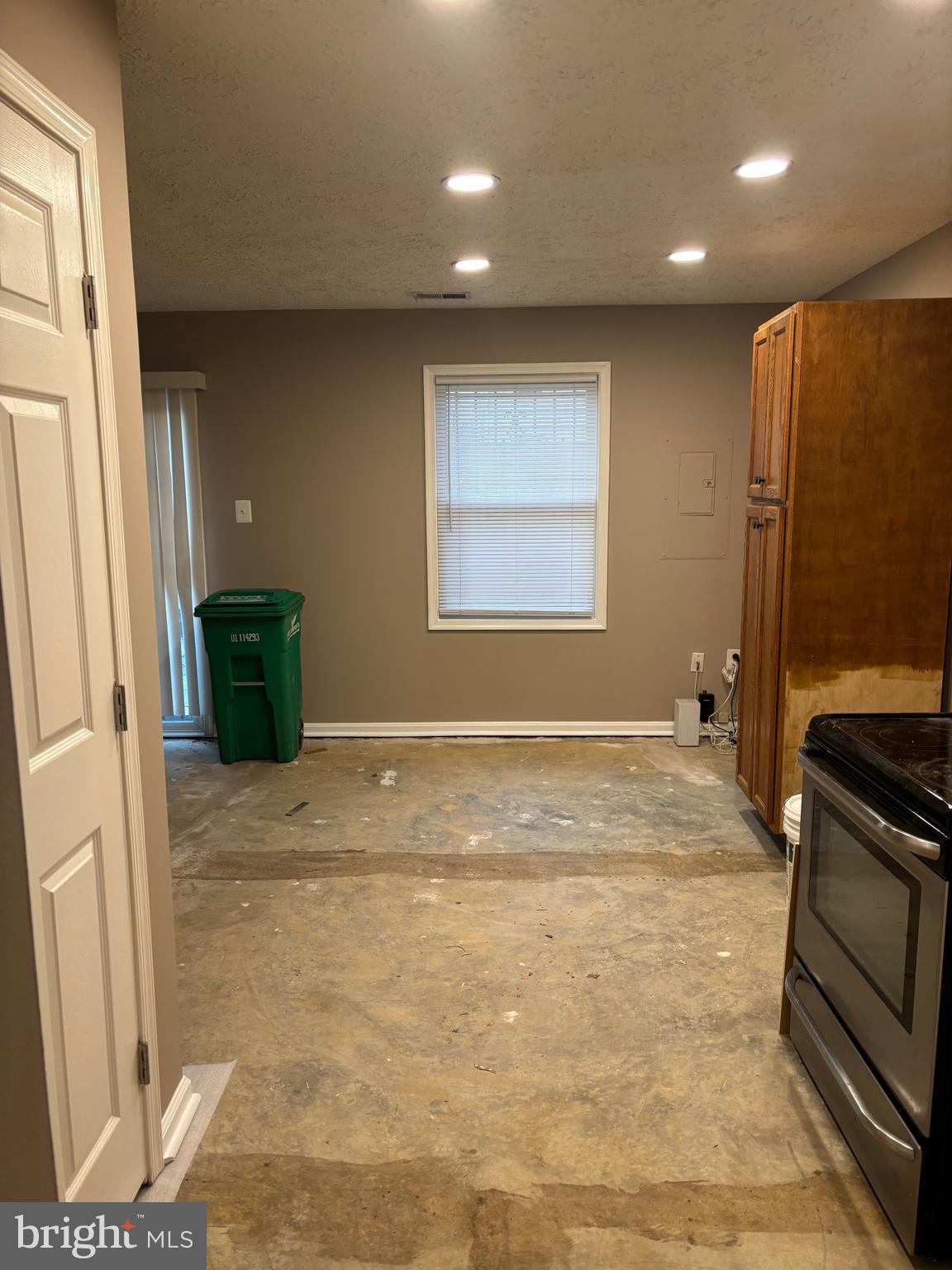 HILLCREST TOWNE - Residential