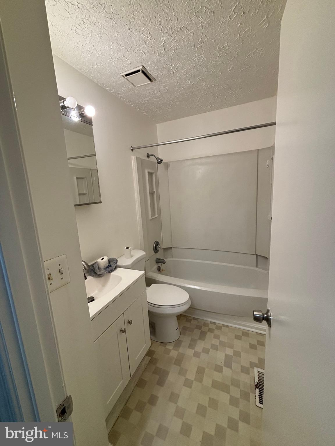 HILLCREST TOWNE - Residential