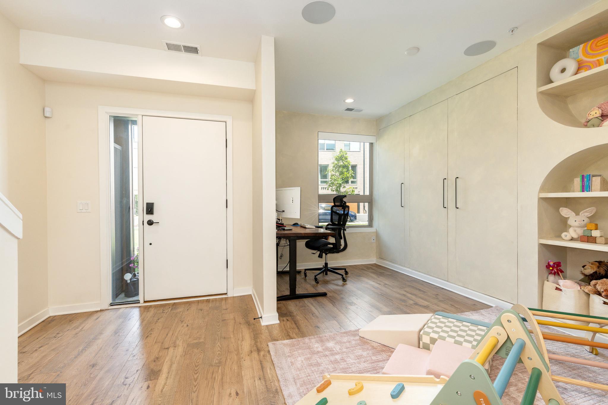 NORTHBANK - Residential