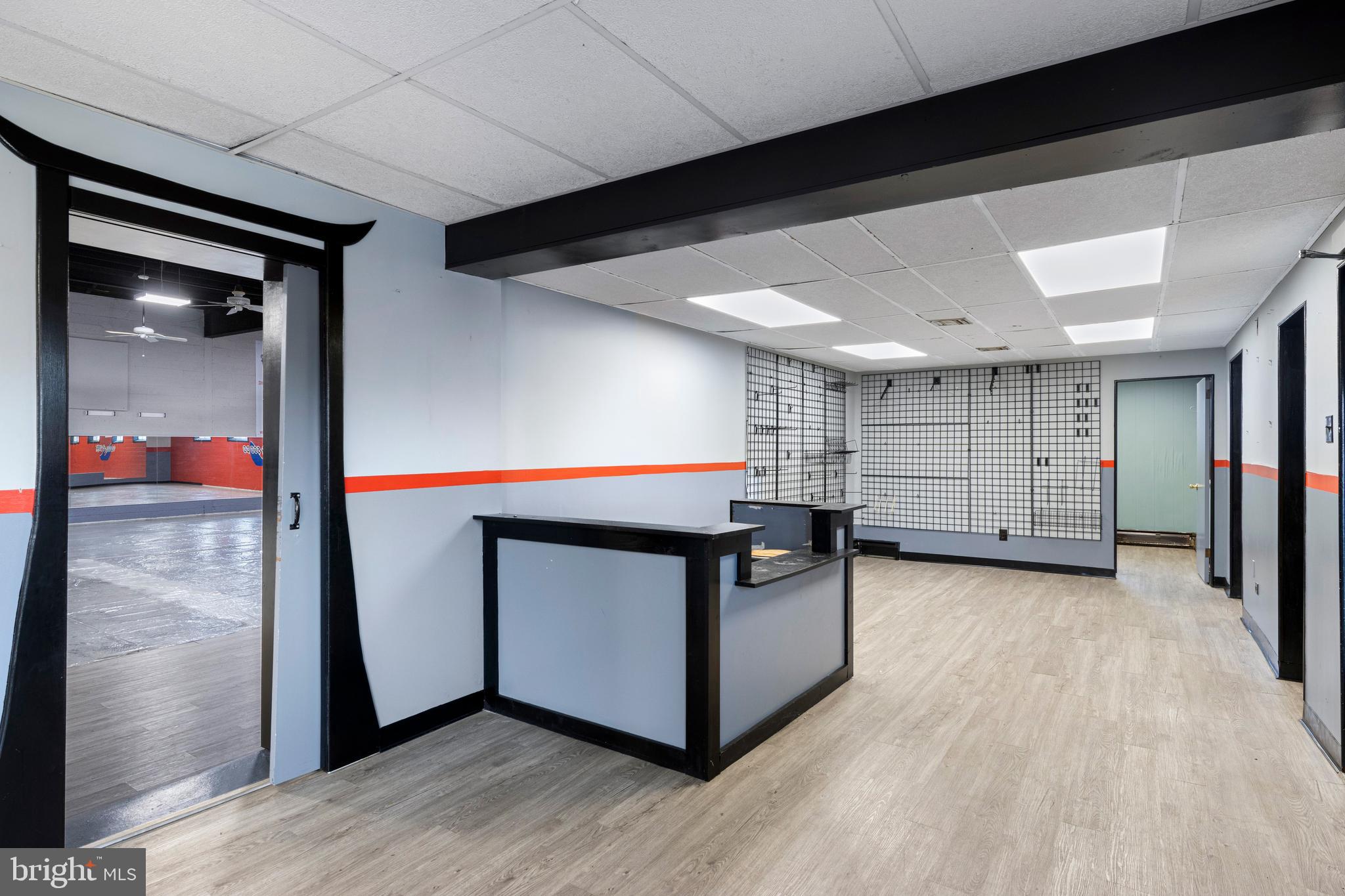 SAINT ALBANS - Commercial Sale