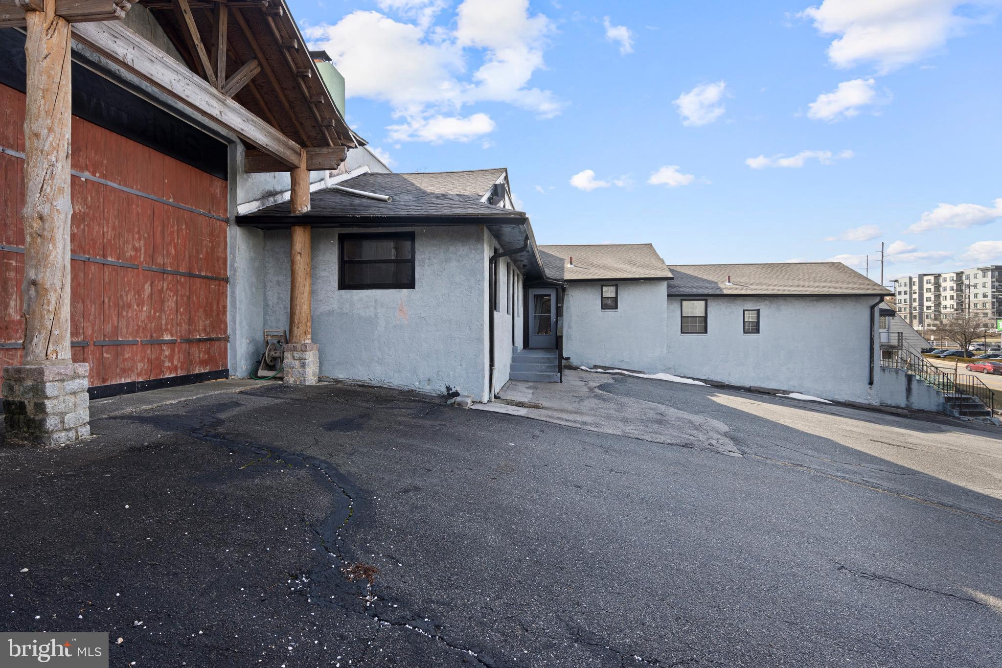 SAINT ALBANS - Commercial Sale